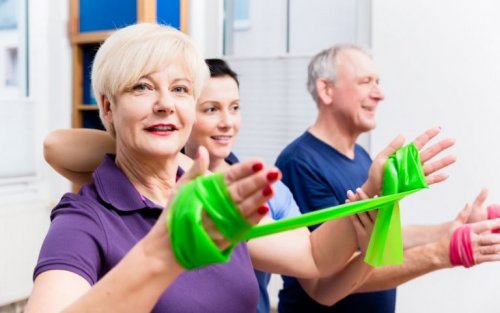 Gruppetrening kan også utføres med treningsbånd.