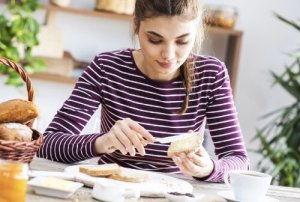 Proteinrik snacks du kan nyte som mellommåltid
