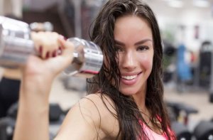 Vektløftingsøvelser for kvinner som gir tonede muskler