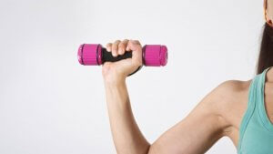 Ulike øvelsr for sterke og trente armer.