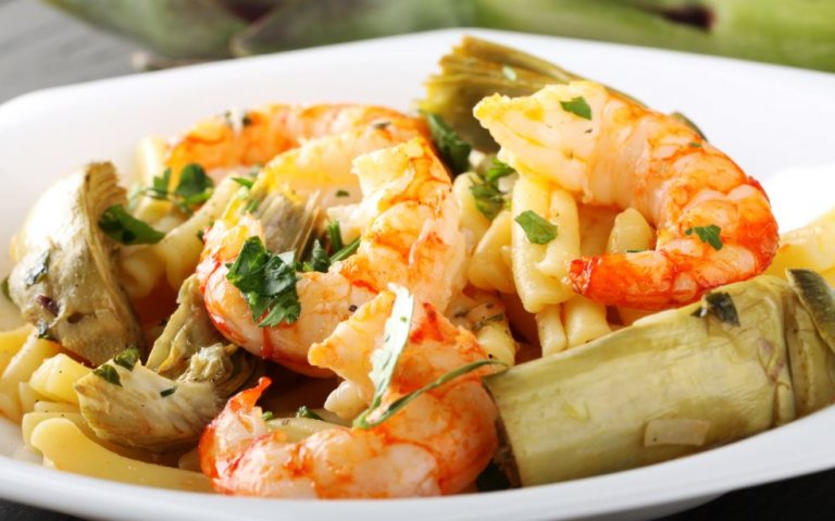 Pasta med artisjokk og reker.