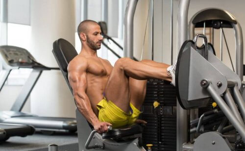 Mann som trener beina: dag 2.