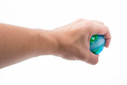 å styrke fingrene med en powerball