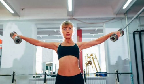 De beste øvelsene for å tone skuldrene for kvinner.