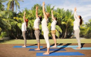 Enkle stillinger for å begynne med yoga