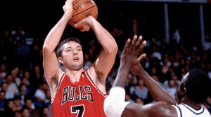 Basketballspiller nummer 7 hos the bulls sitt lag fra 1996.