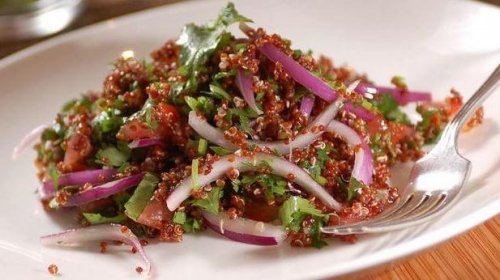 Proteinrike vegetarisk retter kan være som denne sørvest salaten.