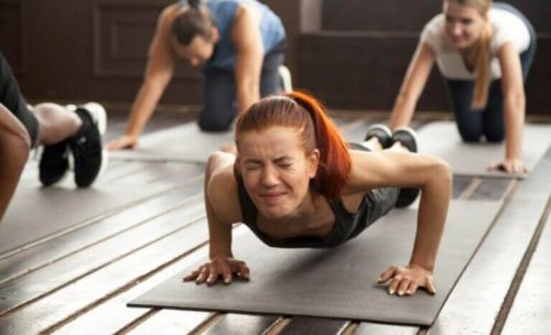 Kvinne som utfører Training to Failure.
