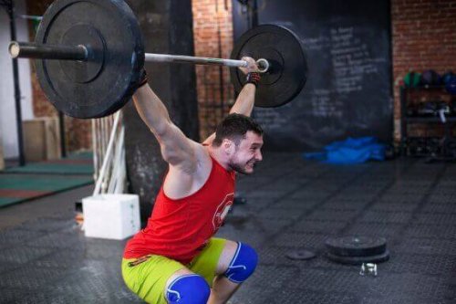 Hvordan perfeksjonere øvelsen overhead squat