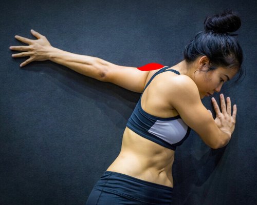 uttøying med bruk av en vegg