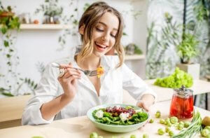 Tre oppskrifter på salat for et sunt kosthold