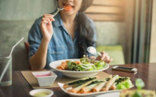 Kvinne med holistisk livssyn.