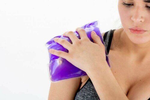 Kvinne med kaldt omslag