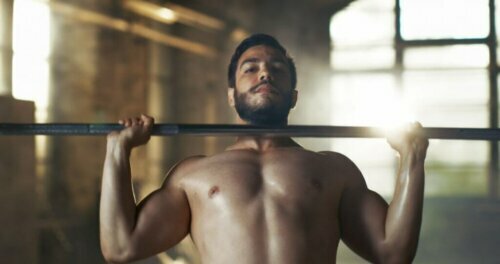 Hvordan mestre militærpress - en fullverdig øvelse