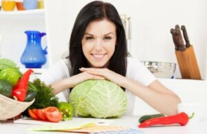 Hodekålsalat er en perfekt rett til lunsj og middag