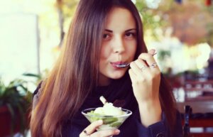 Hjemmelaget iskrem med frukt: verdt å prøve!