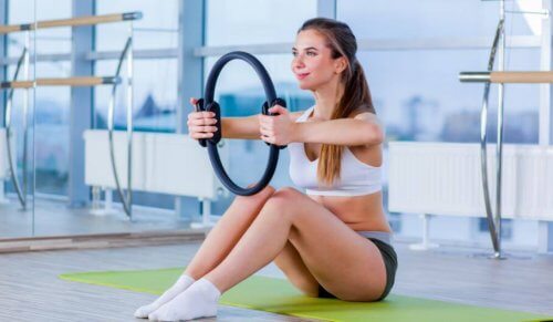 Hvordan du bruker en pilatesring