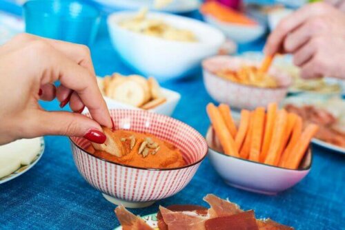 Muhammara er et grønnsakspålegg av paprika og nøtter.
