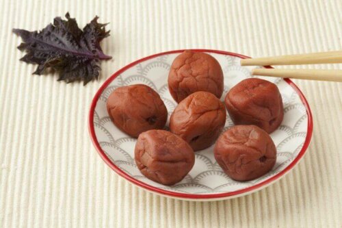 Umeboshi-plomme er typisk for Japan.