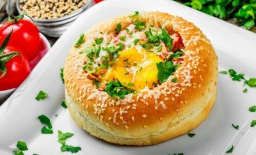 Brød fylt med egg