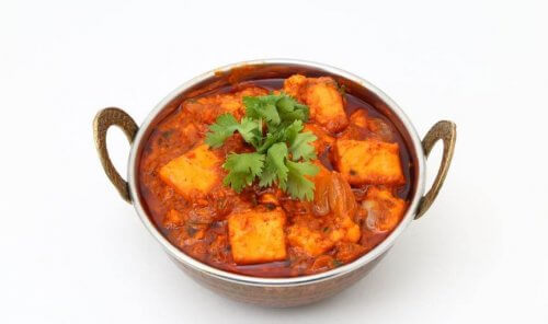 Skål tofu med tomatsaus