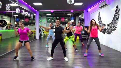 Zumba-klasse i studio