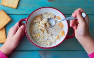 Å spise havregrøt til frokost