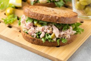 Hva bør fotballspillere spise før en fotballkamp?