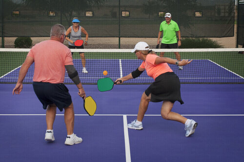 Hva er pickleball? Alt du trenger å vite om denne sporten