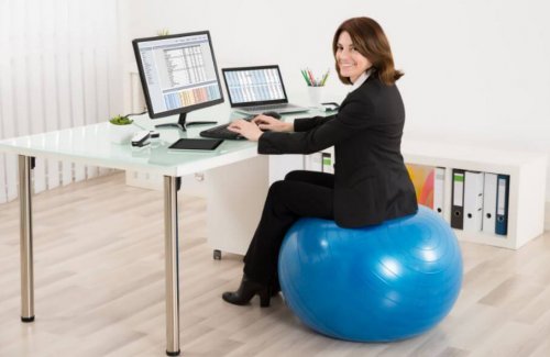 Pilatesball på kontoret.