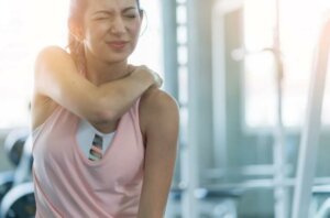 Skadelige øvelser du bør slutte å gjøre på treningsstudioet