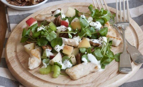 Waldorfsalat med kylling