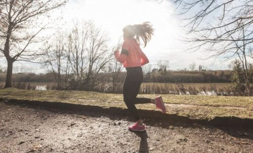 Å løpe i skyggen kan hjelpe deg med å redusere risikoen med å løpe når det er varmt ute