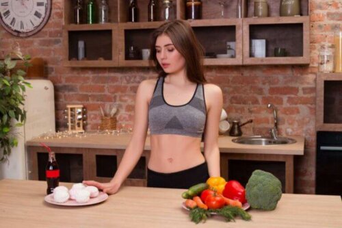 Kvinne med sunt kosthold.