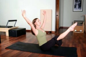 Alt du trenger å vite om pilates for ryggsmerter