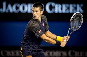 Hva er tennis backhand og hvordan utføre det?