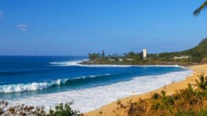 De 9 beste strendene å surfe på i verden