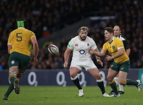 Australia spiller mot England under et VM i rugby