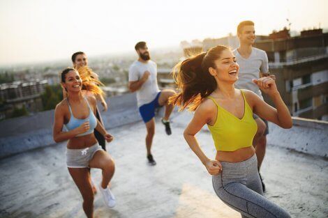 En gruppe mennesker som trener sammen for å bekjempe angst og depresjon