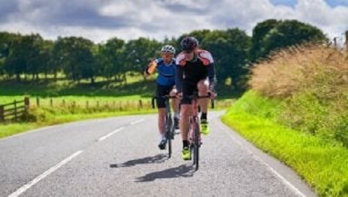 HIIT sykkeltrening på landeveien.