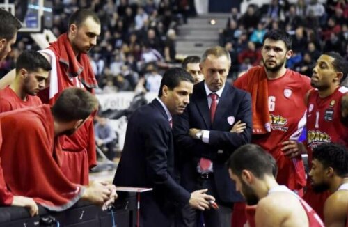 Hvordan angripe et soneforsvar i basketball