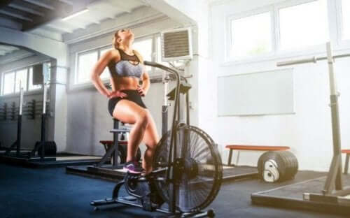 Kardioøvelser for å gå ned i vekt og forbrenne fett