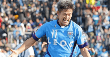 Kazuyoshi Miura etter å ha scoret et mål.