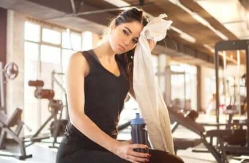 Kvinne sliten etter trening