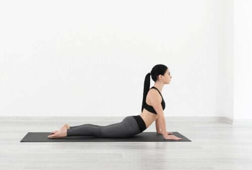 Lindre ryggsmerter med kobrastilling.