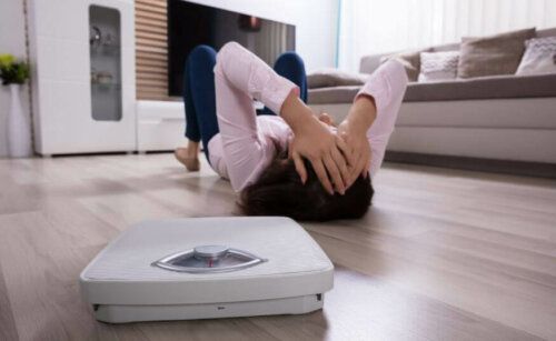 Kvinne som gjør for mye fysisk trening.