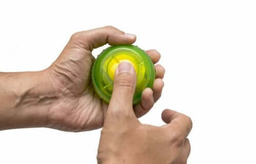 Mann med en powerball.