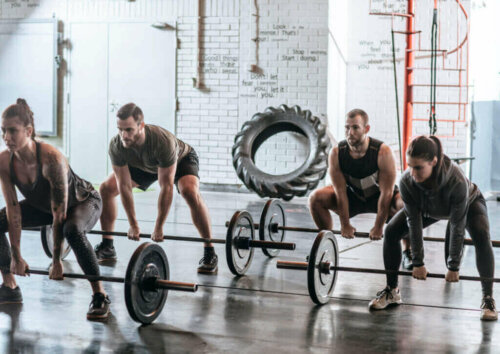 Hva er det grunnleggende du må lære deg i CrossFit?