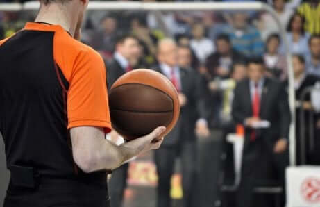 Dommerfeil i basketball.