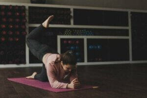 Spise middag og trene før du legger deg?